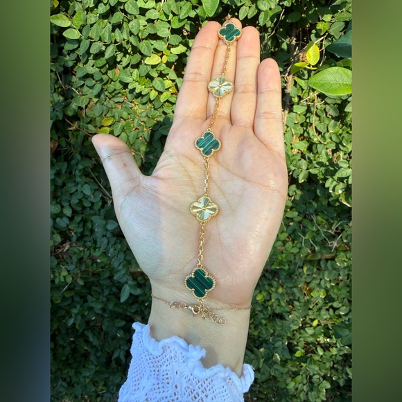 Elegant Gold and Green Clover Bracelet - Picture 3 of 12